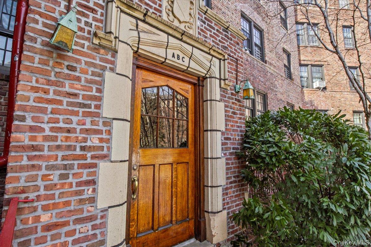 525 W 238th Street # 2B, Bronx, NY 10463