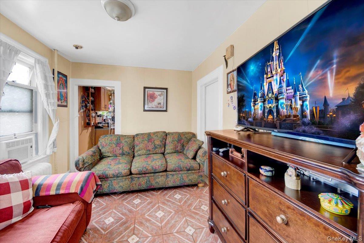 14 Bartels Place, New Rochelle, NY 10801