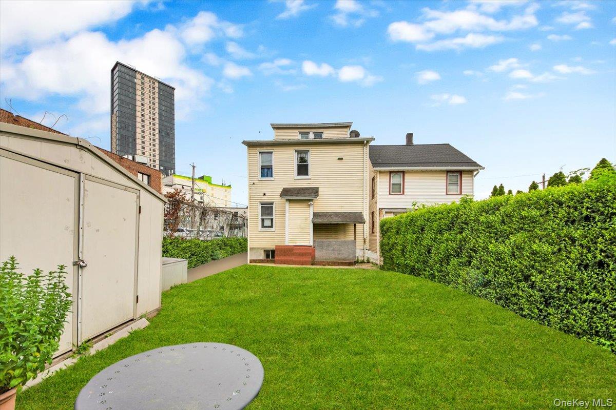 14 Bartels Place, New Rochelle, NY 10801