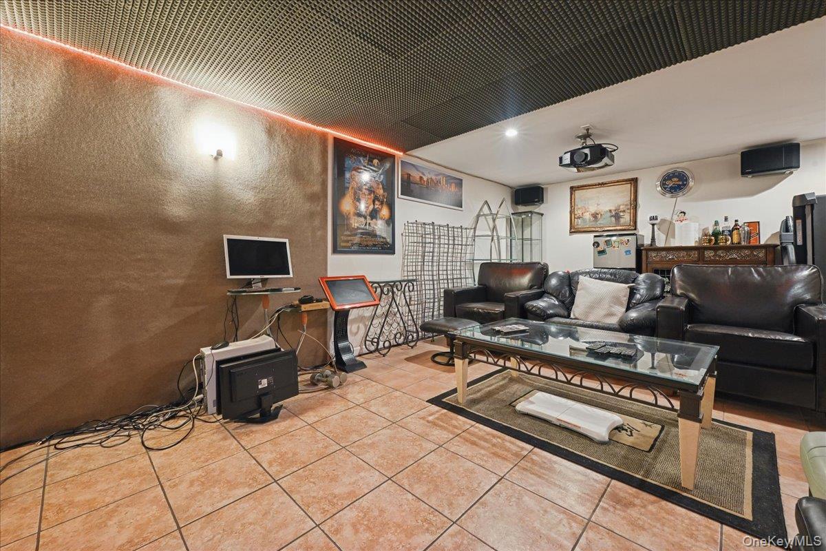 6239 Douglaston Parkway # 19, Douglaston, NY 11362