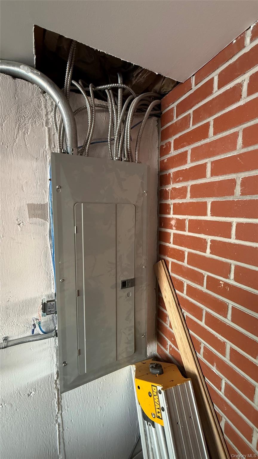 86-16 262nd Street, Floral Park, NY 11001