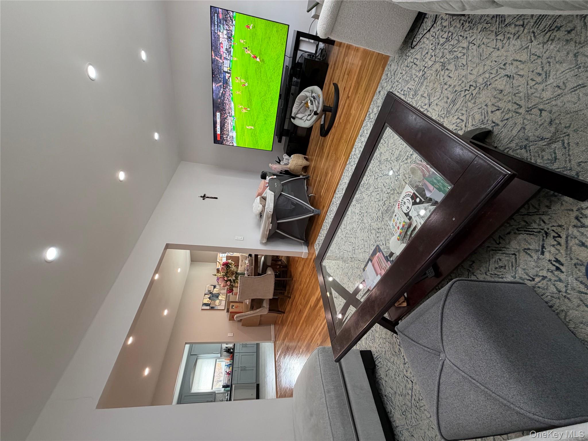 8 AKA 12 Bryn Mawr Place # 2, Yonkers, NY 10701