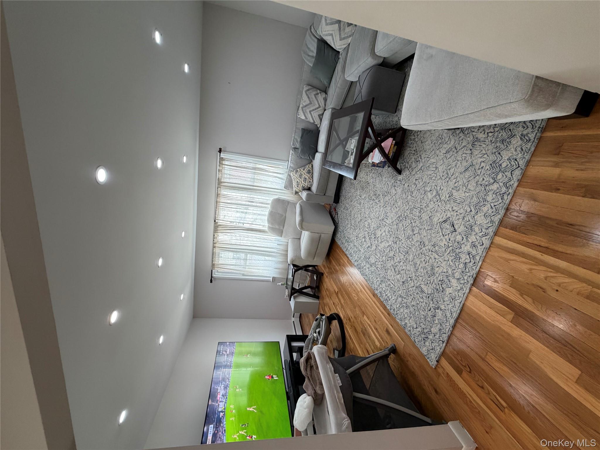 8 AKA 12 Bryn Mawr Place # 2, Yonkers, NY 10701