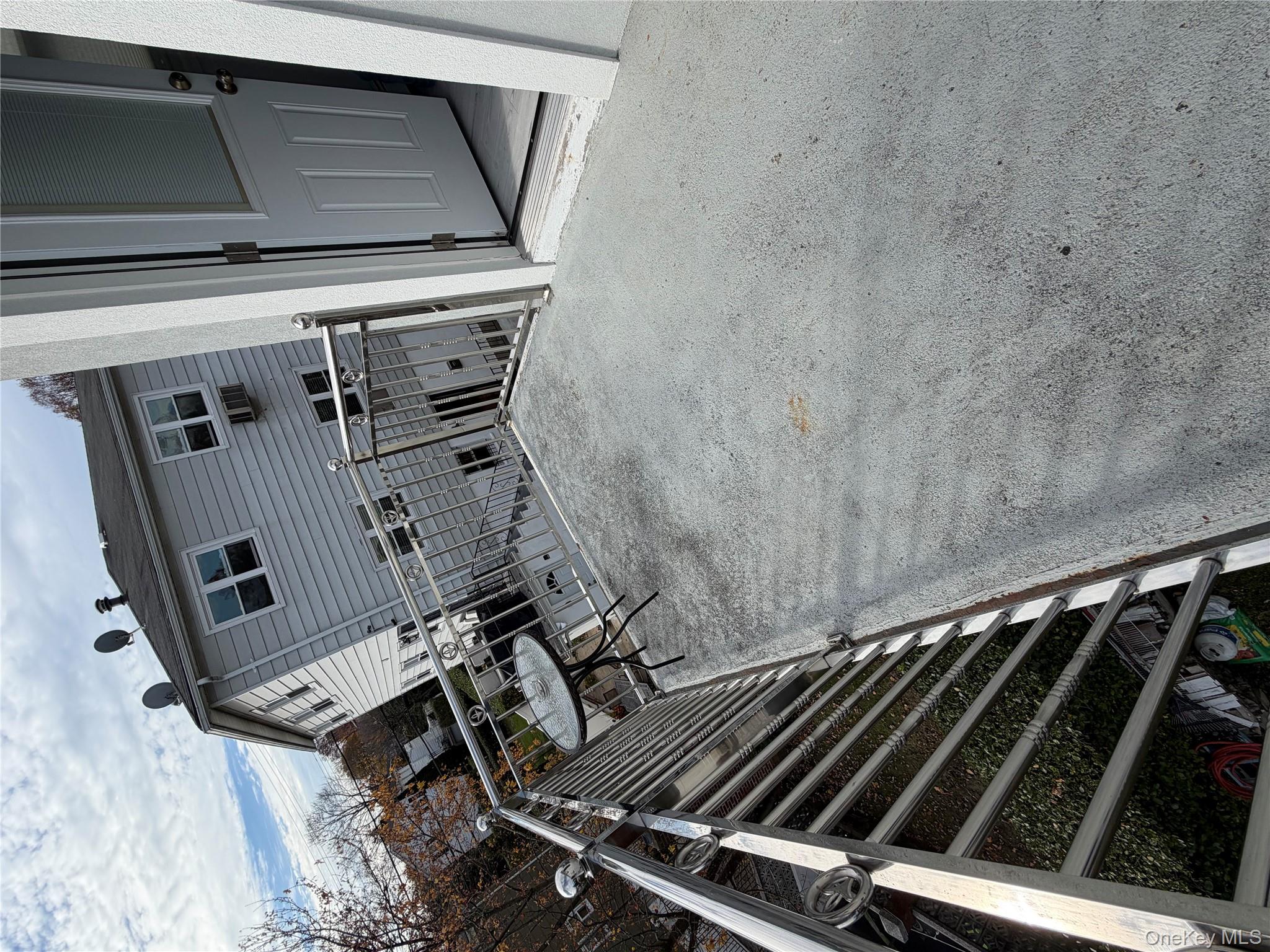 8 AKA 12 Bryn Mawr Place # 2, Yonkers, NY 10701