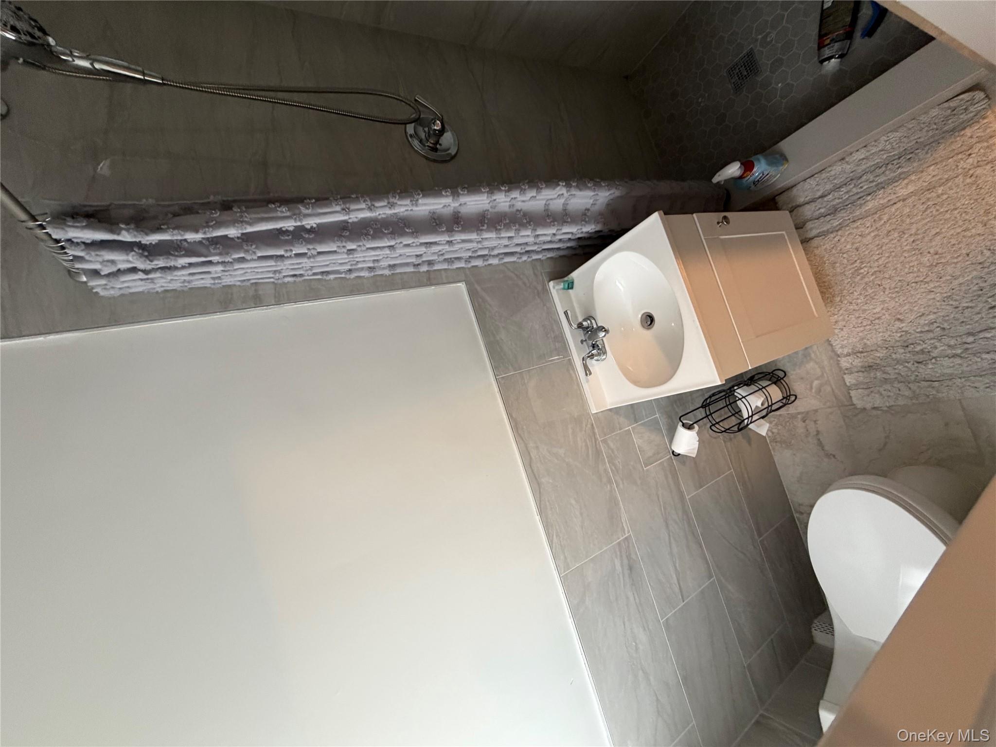 8 AKA 12 Bryn Mawr Place # 2, Yonkers, NY 10701