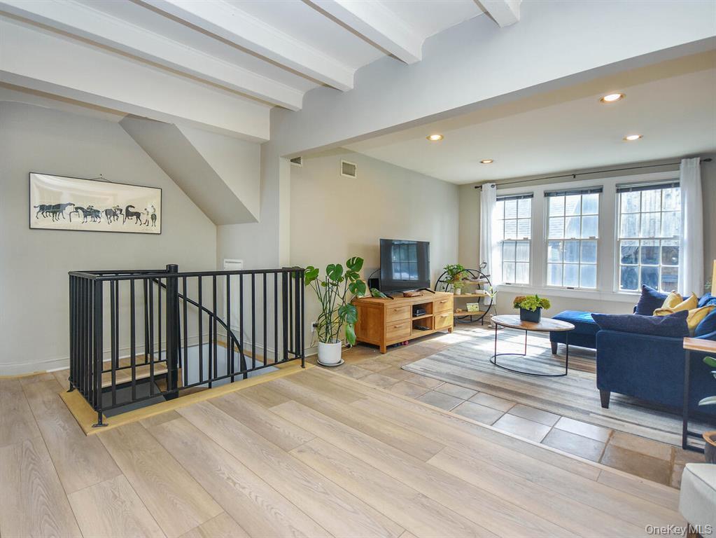 20 Oldwood Road # 1st Floor, Port Washington, NY 11050