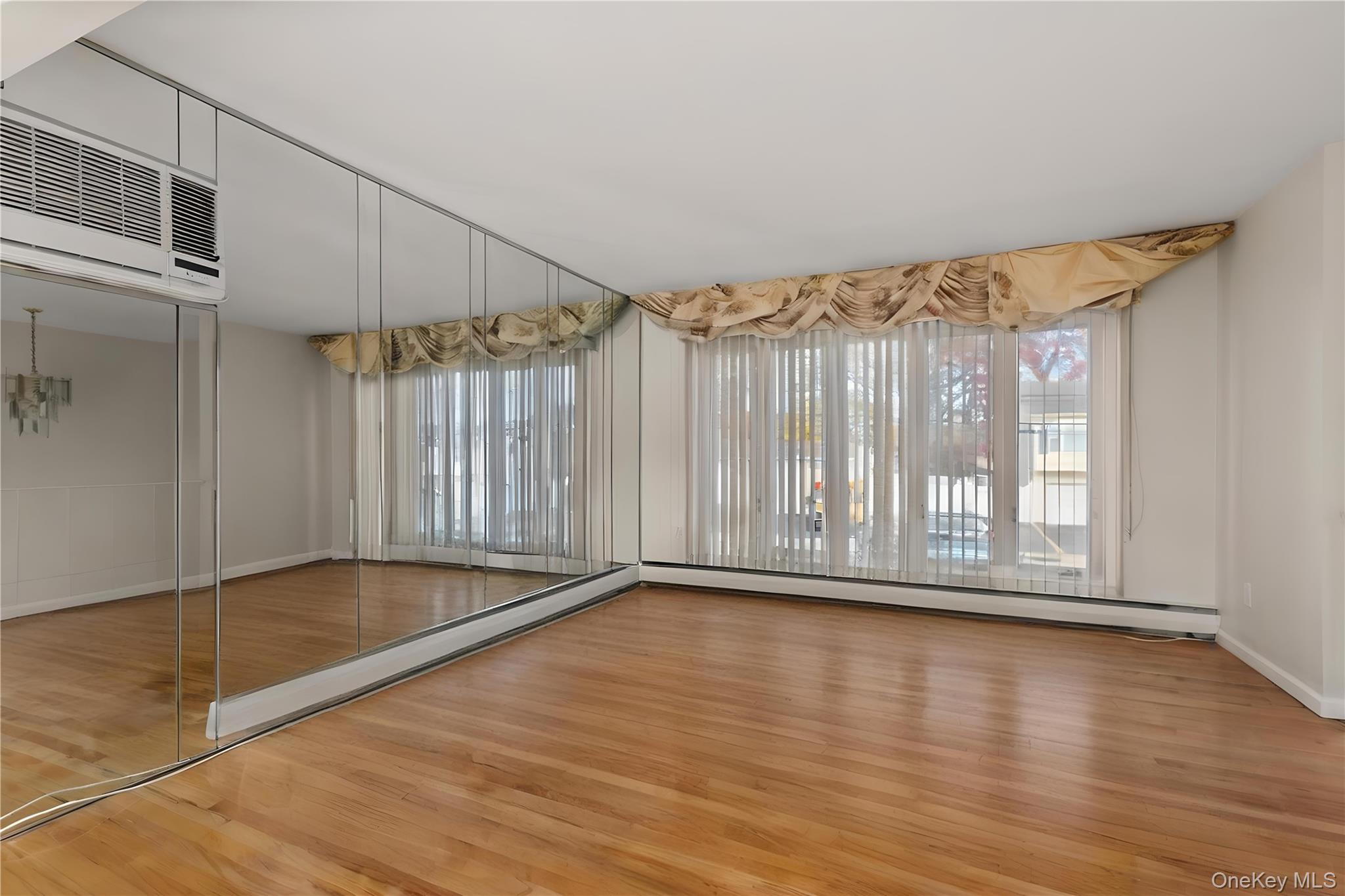 157 N Alleghany Avenue, Lindenhurst, NY 11757