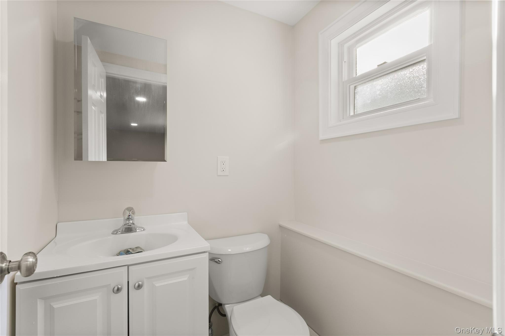 157 N Alleghany Avenue, Lindenhurst, NY 11757