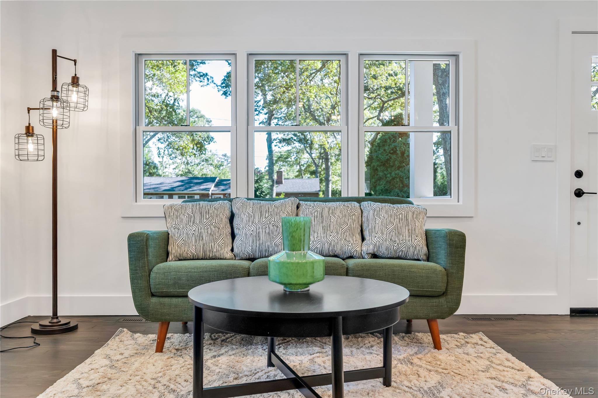 10 Shinnecock Lane, Hampton Bays, NY 11946