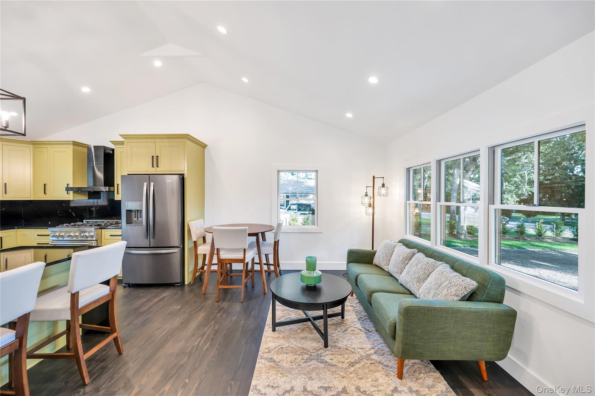 10 Shinnecock Lane, Hampton Bays, NY 11946