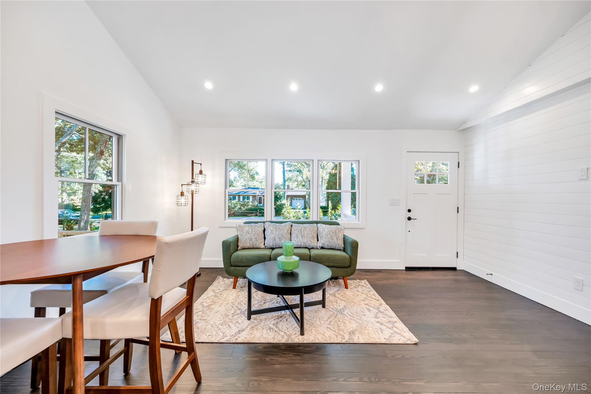 10 Shinnecock Lane, Hampton Bays, NY 11946