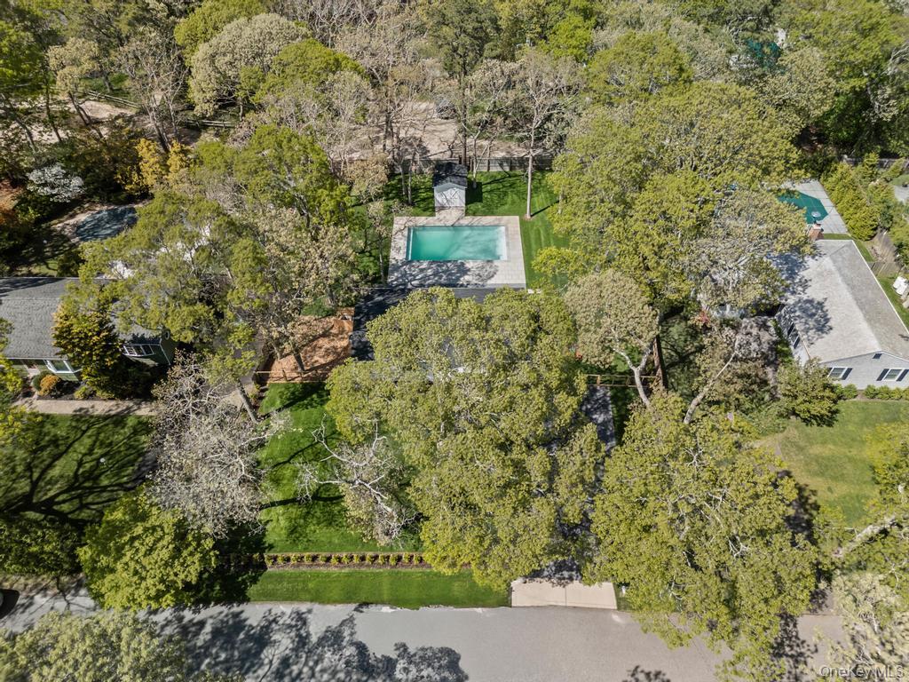 10 Shinnecock Lane, Hampton Bays, NY 11946