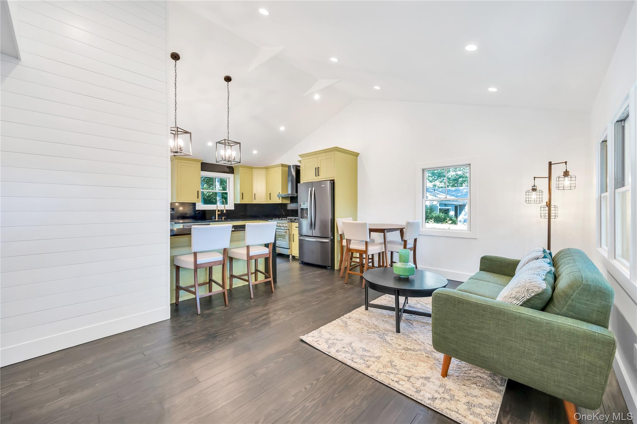 10 Shinnecock Lane, Hampton Bays, NY 11946