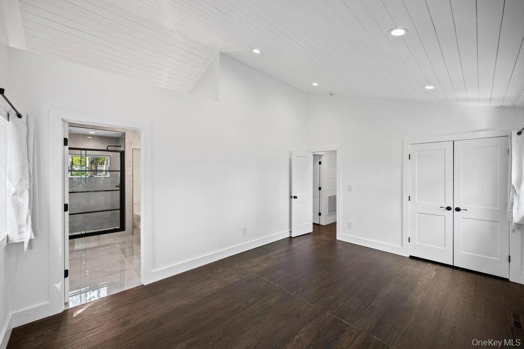 10 Shinnecock Lane, Hampton Bays, NY 11946