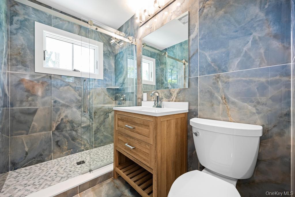 10 Shinnecock Lane, Hampton Bays, NY 11946