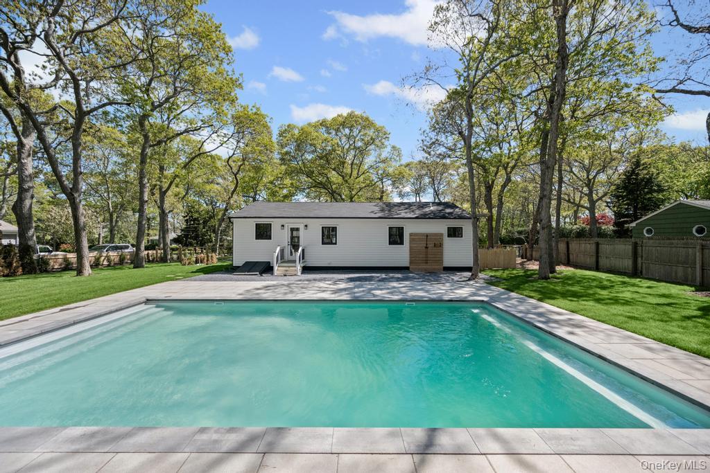 10 Shinnecock Lane, Hampton Bays, NY 11946