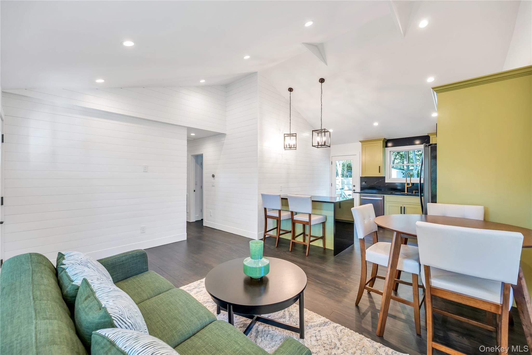 10 Shinnecock Lane, Hampton Bays, NY 11946