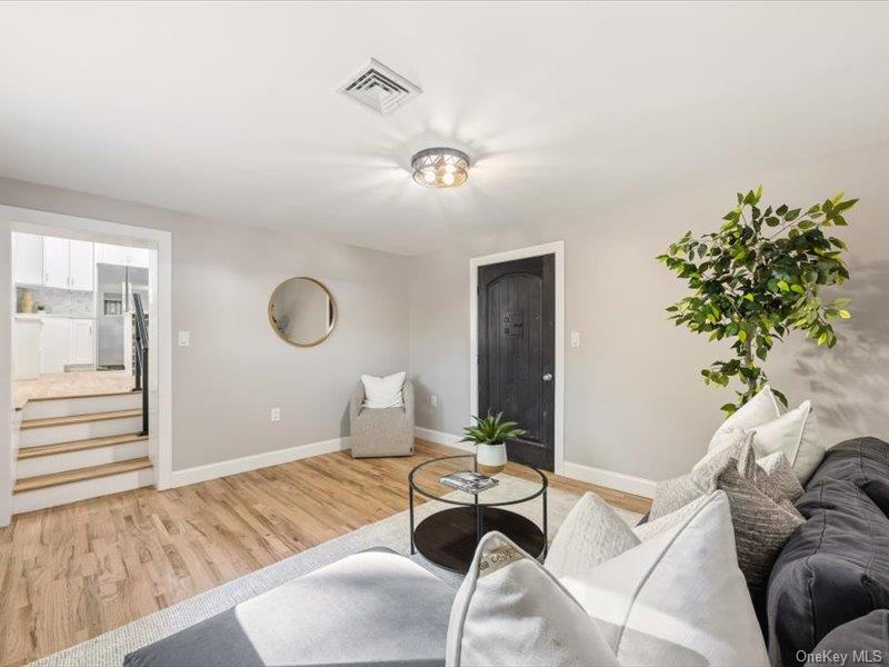 6 Winnetou Road, White Plains, NY 10603