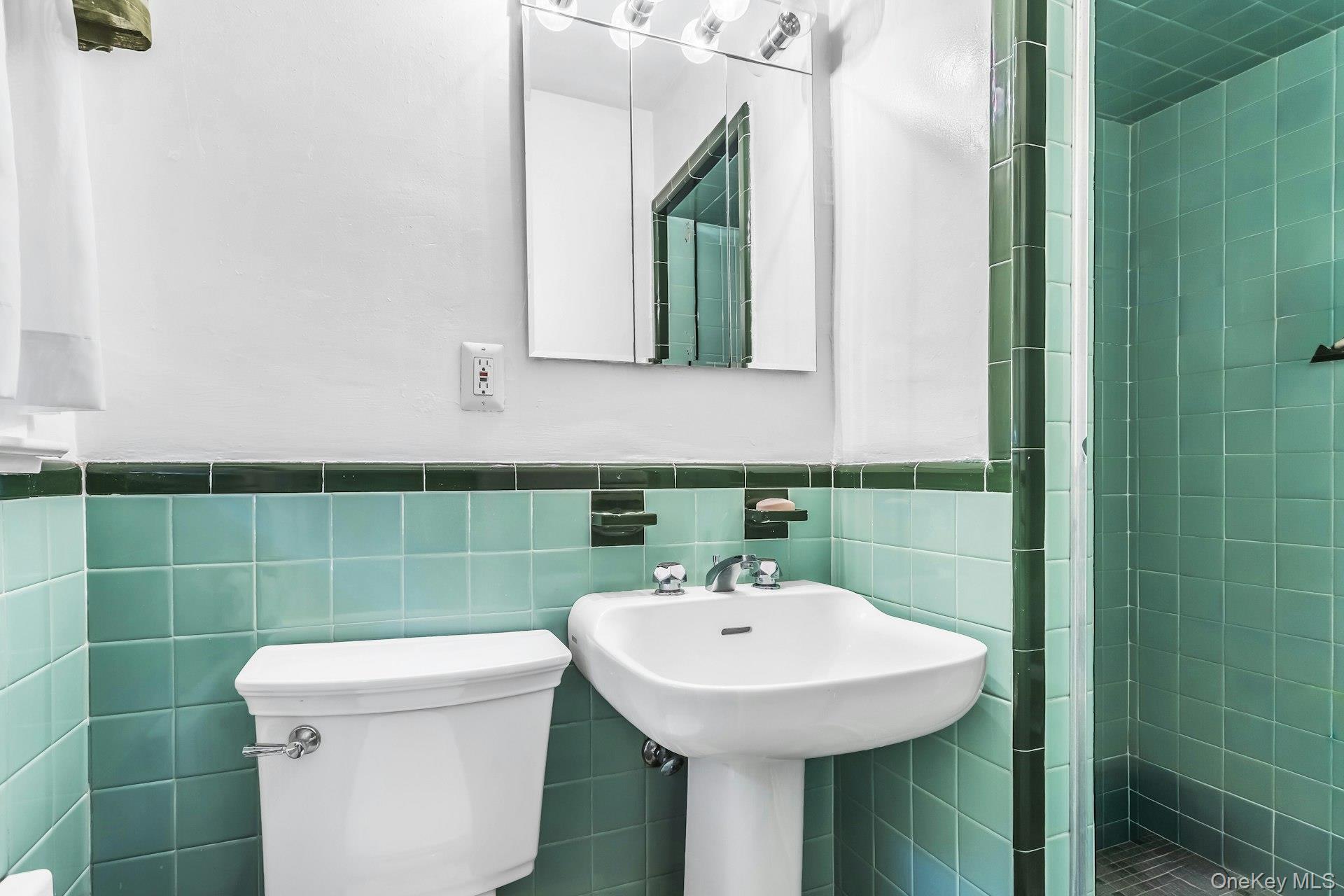 946 Bard Road, Westbury, NY 11590