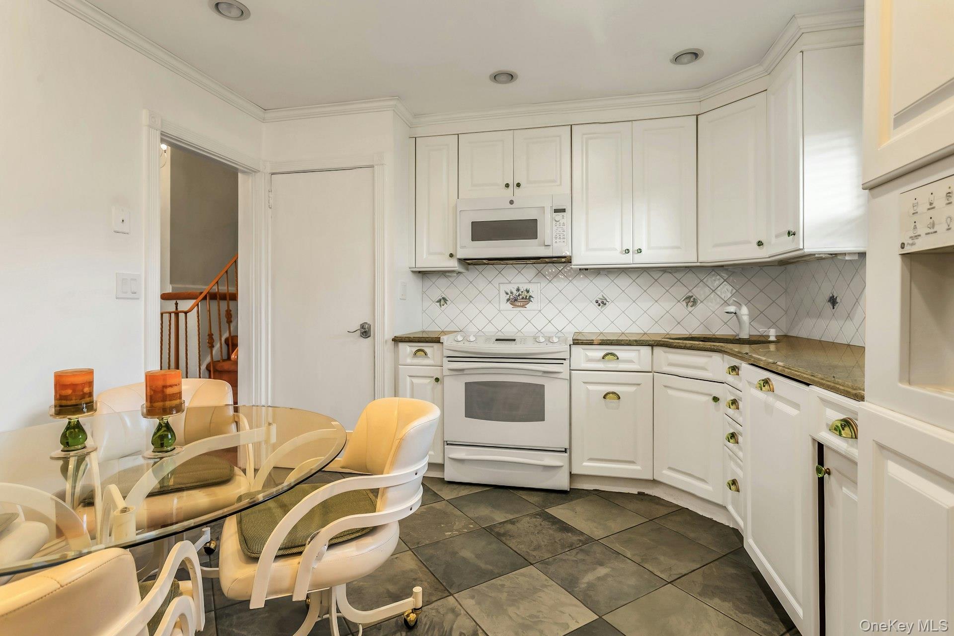 946 Bard Road, Westbury, NY 11590