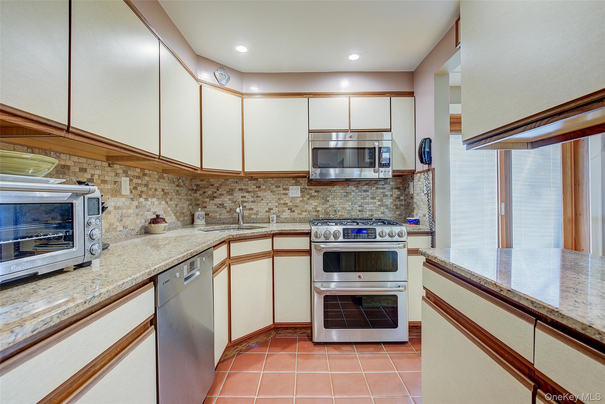 67-118 Dartmouth Street, Forest Hills, NY 11375