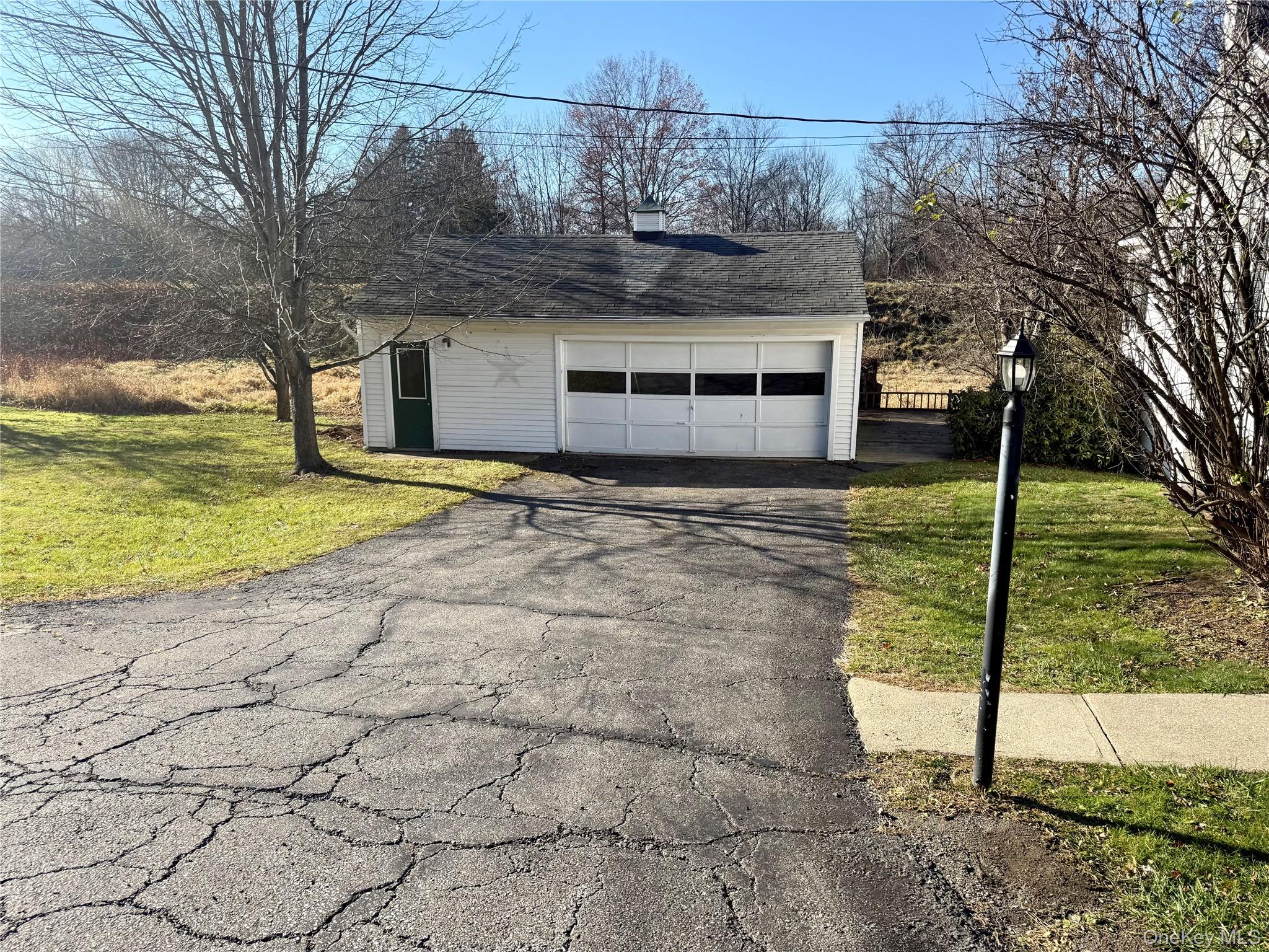 647 S Drury Lane, Rock Tavern, NY 12549