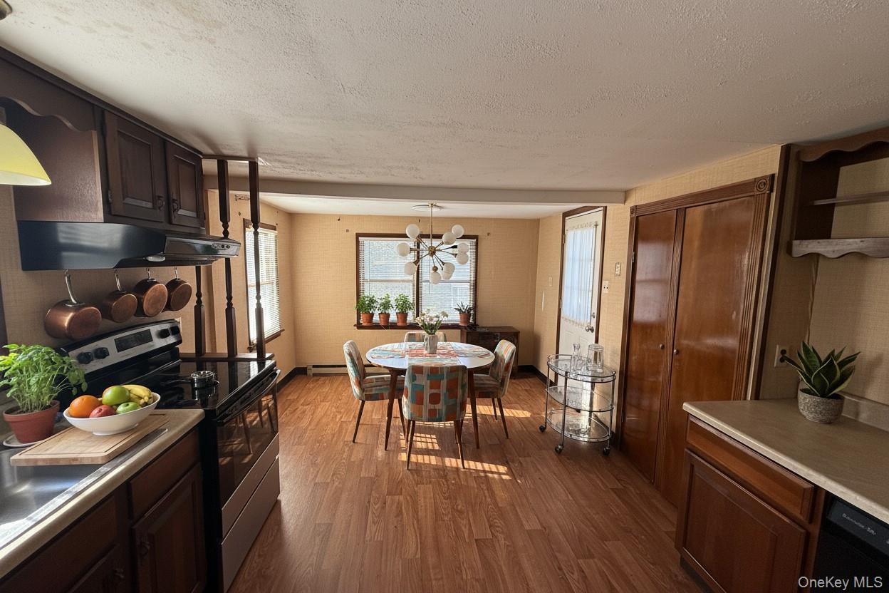 647 S Drury Lane, Rock Tavern, NY 12549