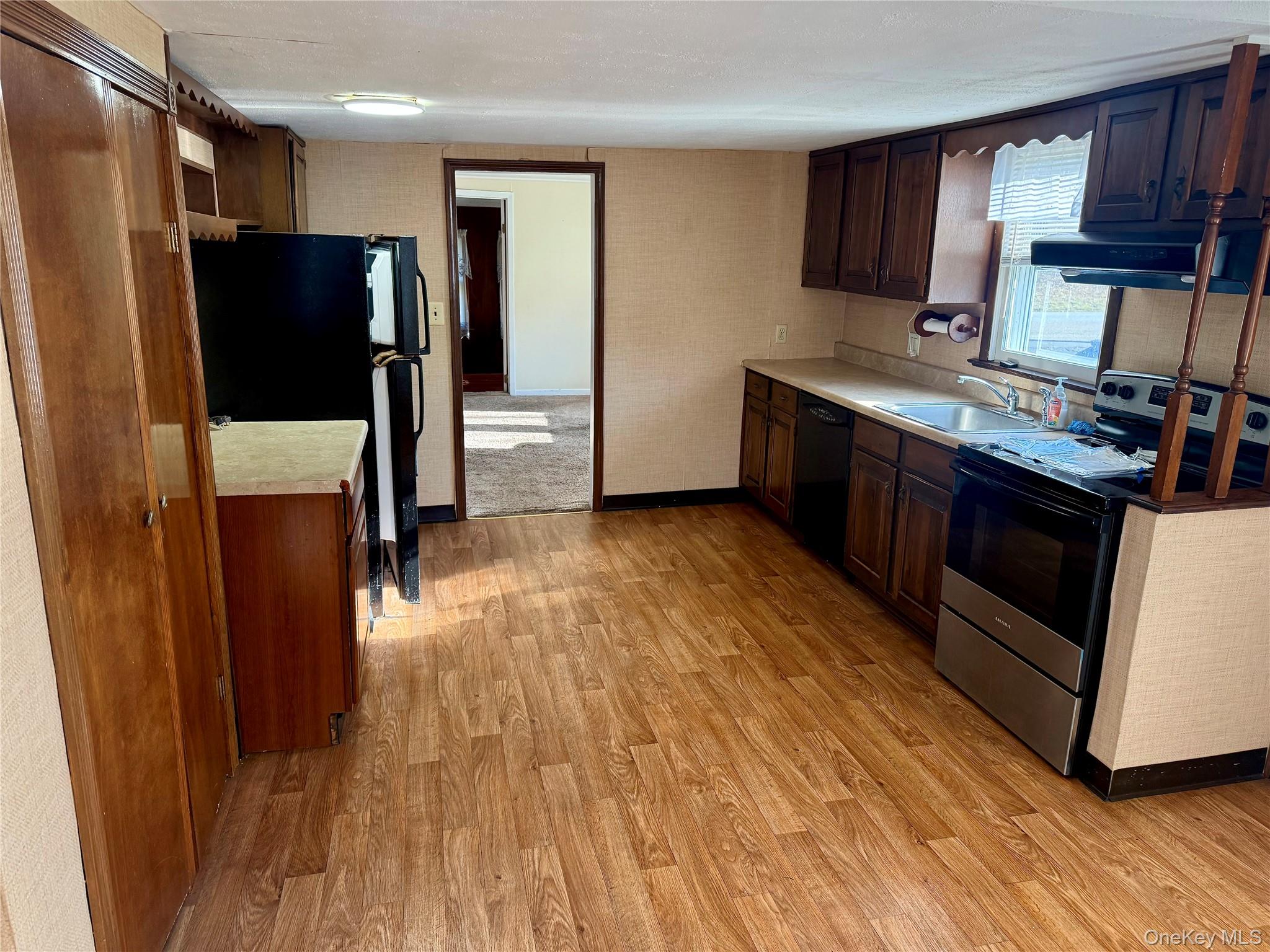 647 S Drury Lane, Rock Tavern, NY 12549