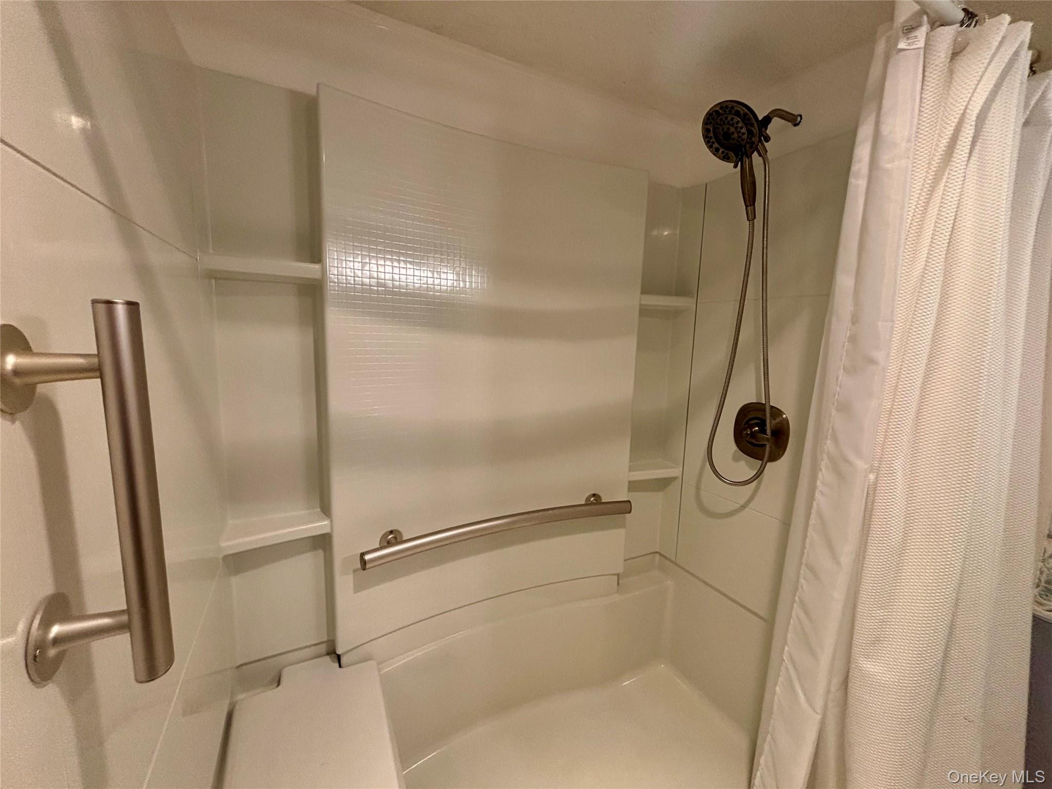 647 S Drury Lane, Rock Tavern, NY 12549