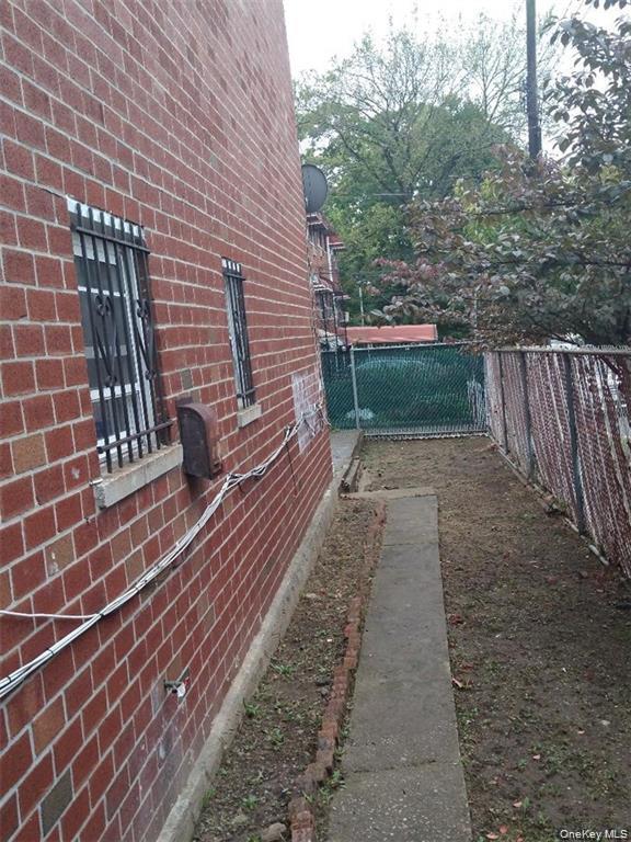 658 E 216th Street, Bronx, NY 10467