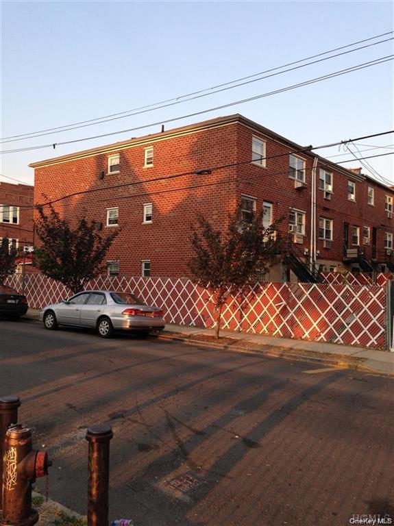 658 E 216th Street, Bronx, NY 10467