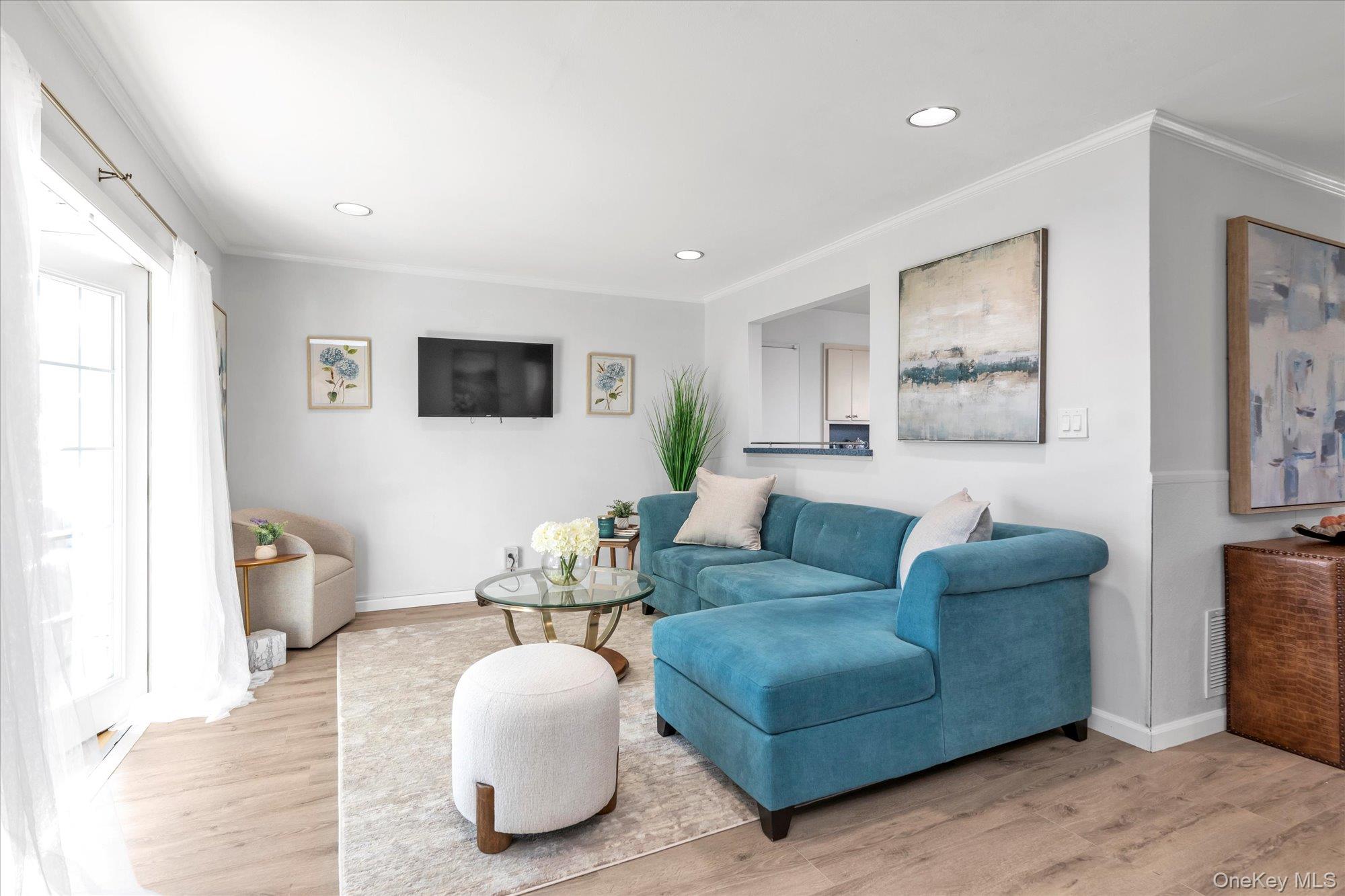 6 Karen Avenue, Plainview, NY 11803