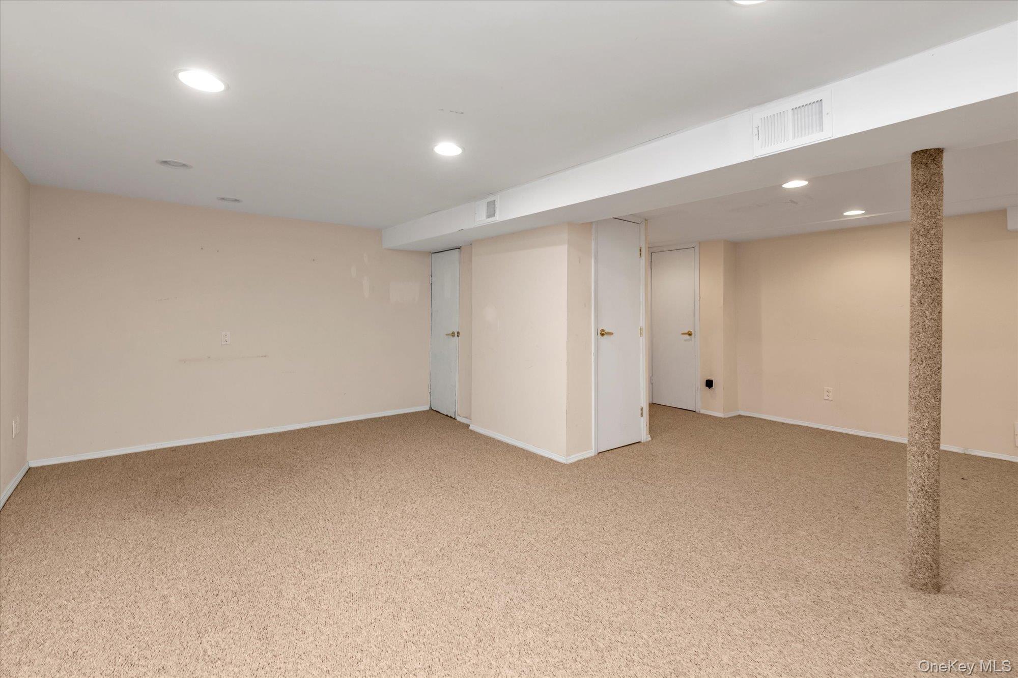 6 Karen Avenue, Plainview, NY 11803