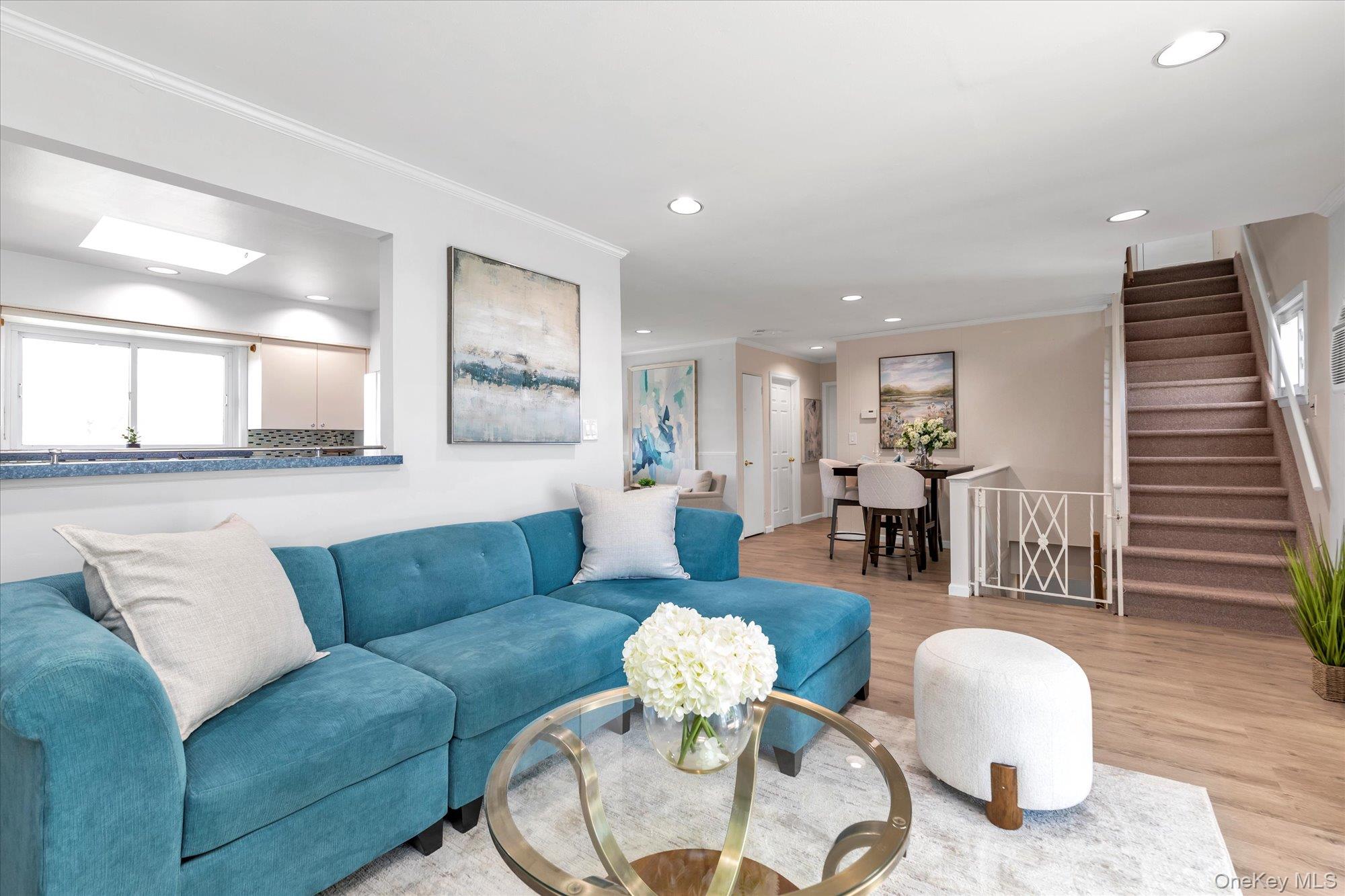 6 Karen Avenue, Plainview, NY 11803