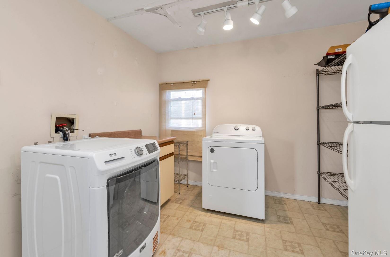 6 Karen Avenue, Plainview, NY 11803