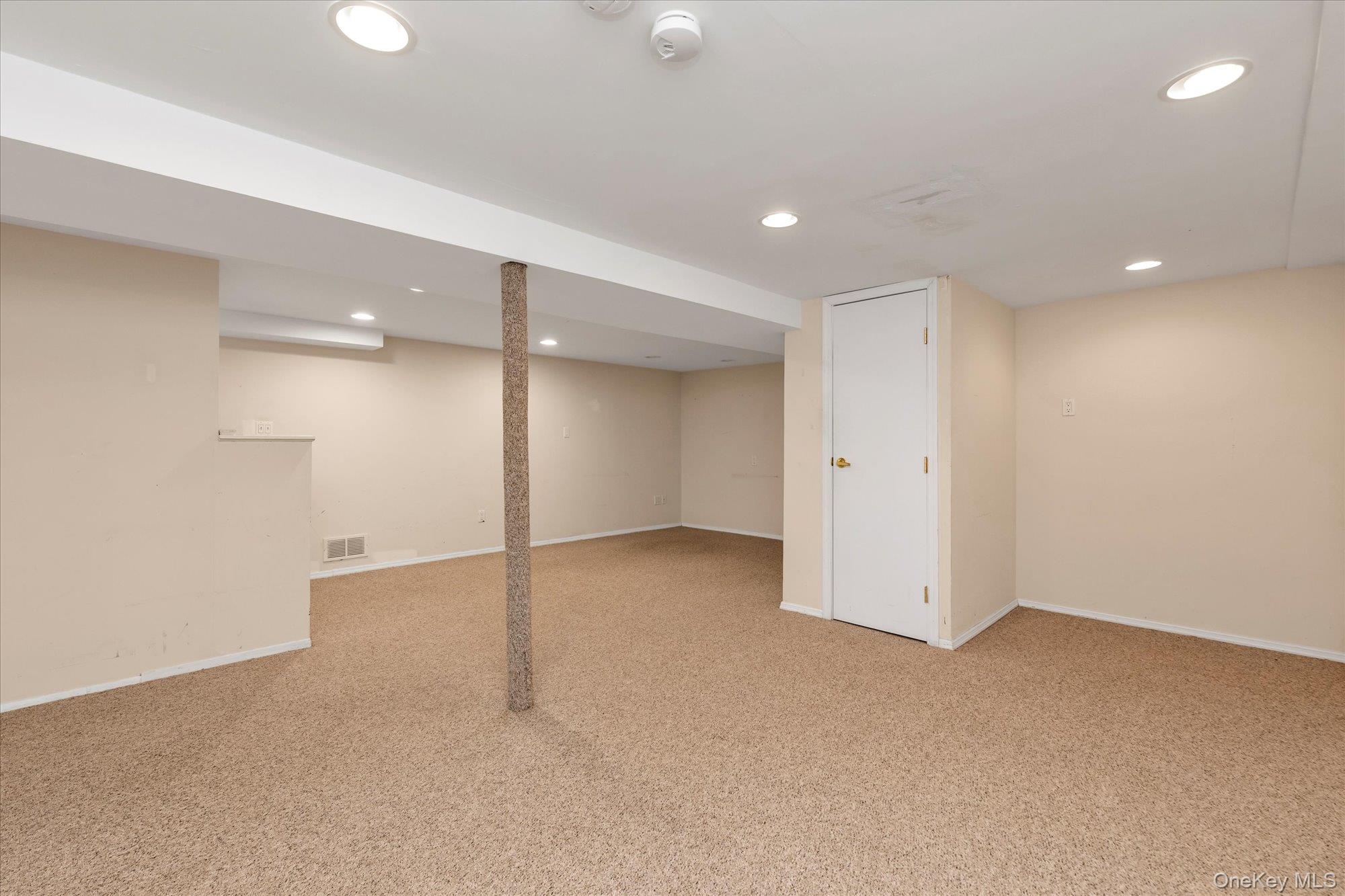 6 Karen Avenue, Plainview, NY 11803