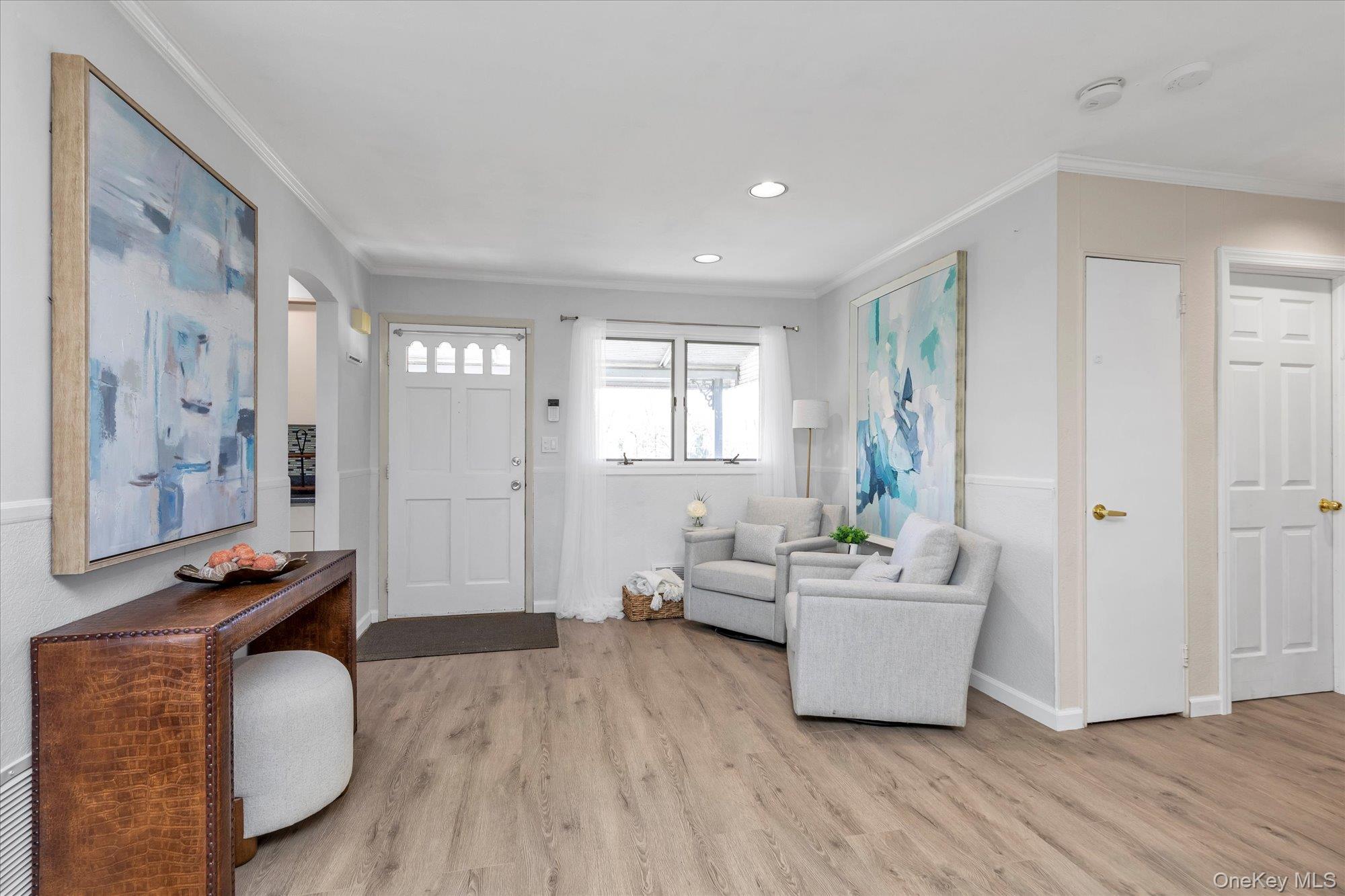 6 Karen Avenue, Plainview, NY 11803