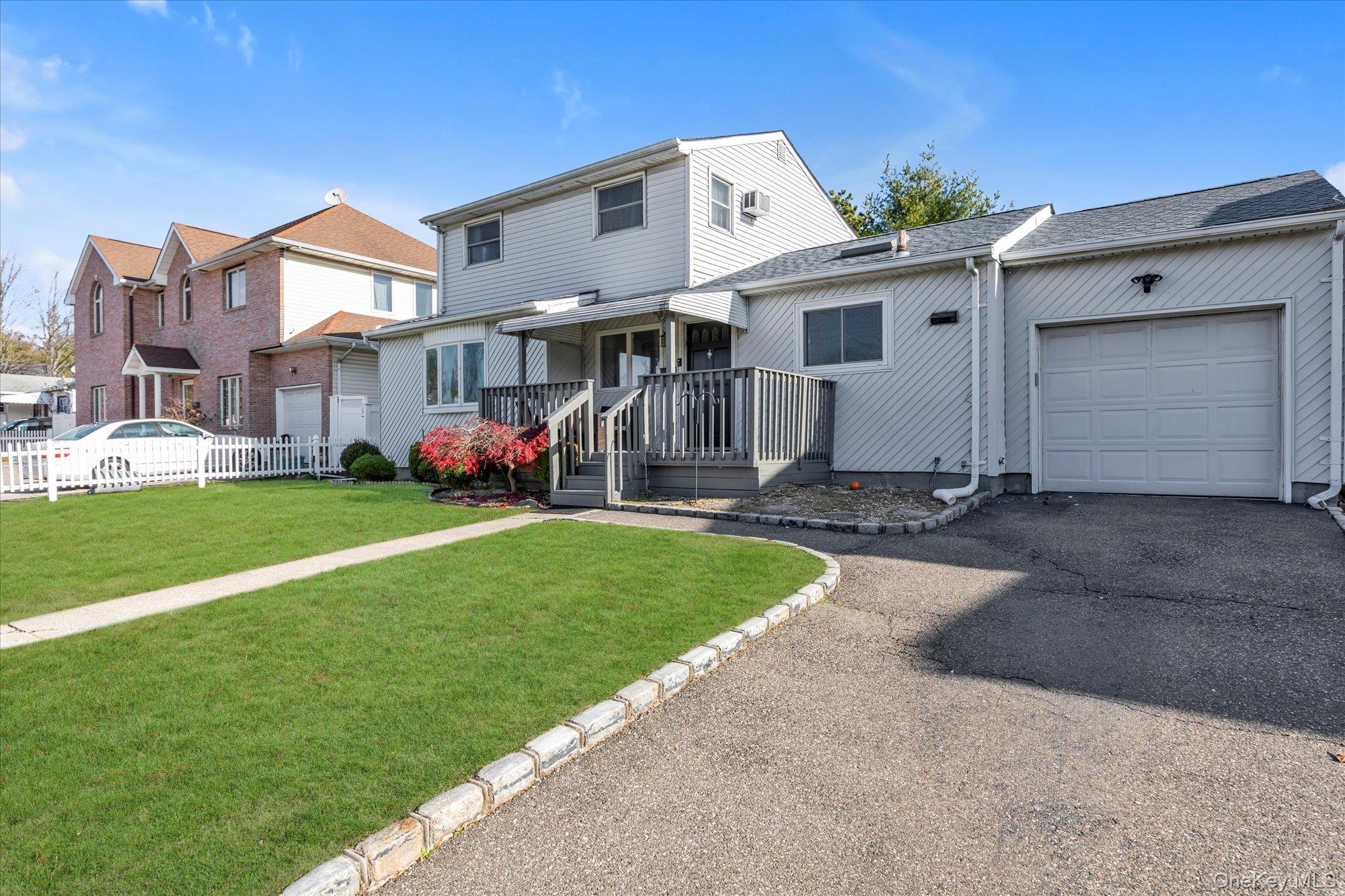 6 Karen Avenue, Plainview, NY 11803