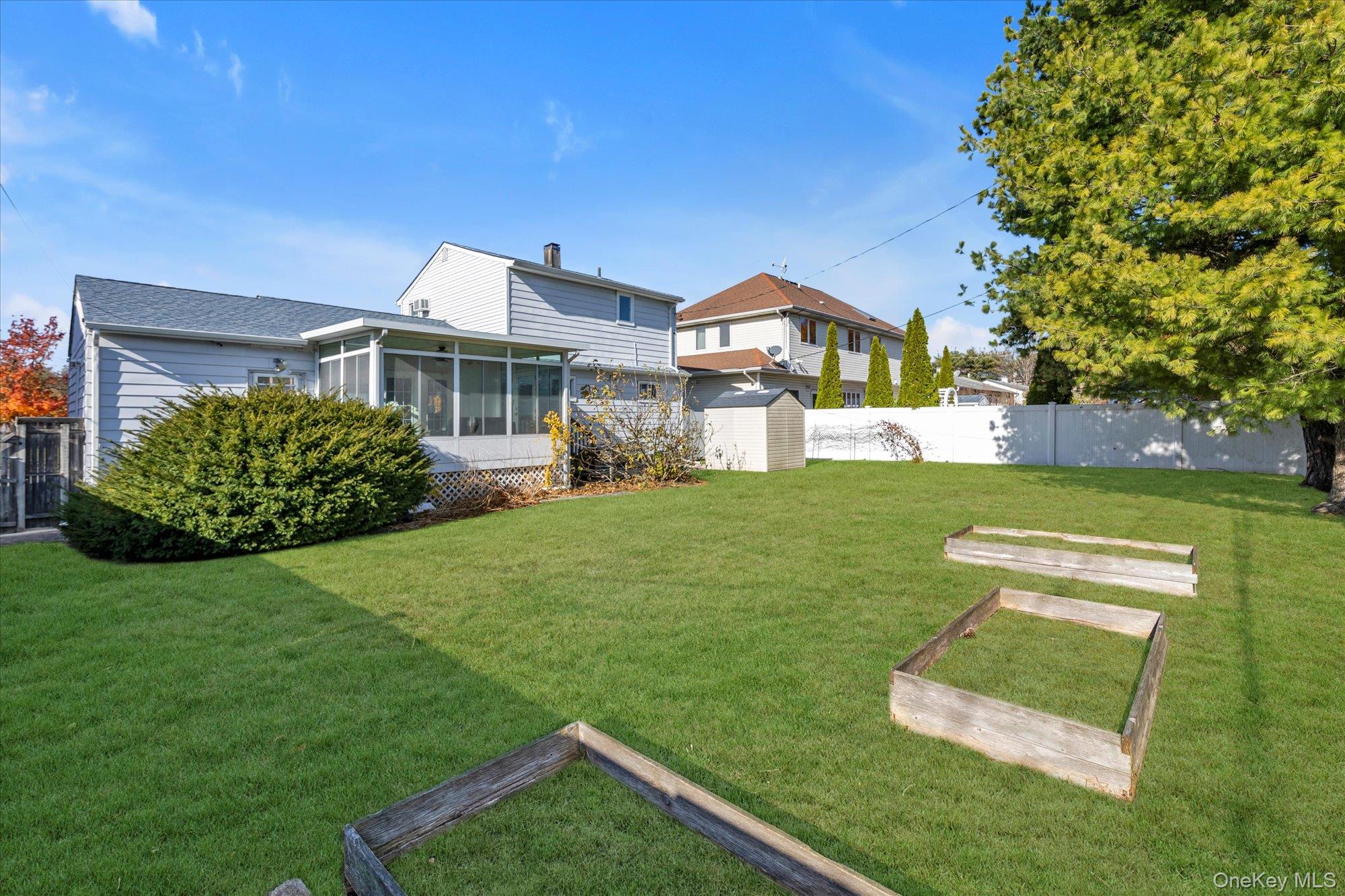 6 Karen Avenue, Plainview, NY 11803