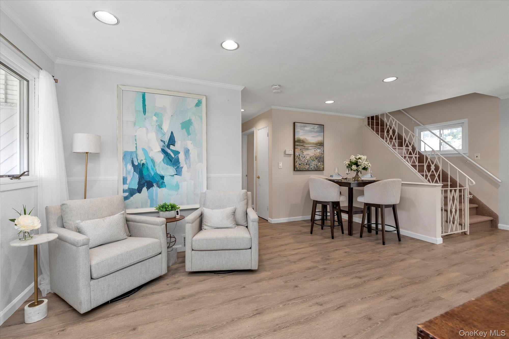 6 Karen Avenue, Plainview, NY 11803