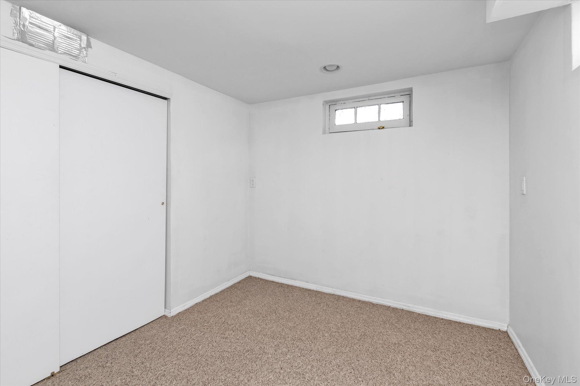 6 Karen Avenue, Plainview, NY 11803