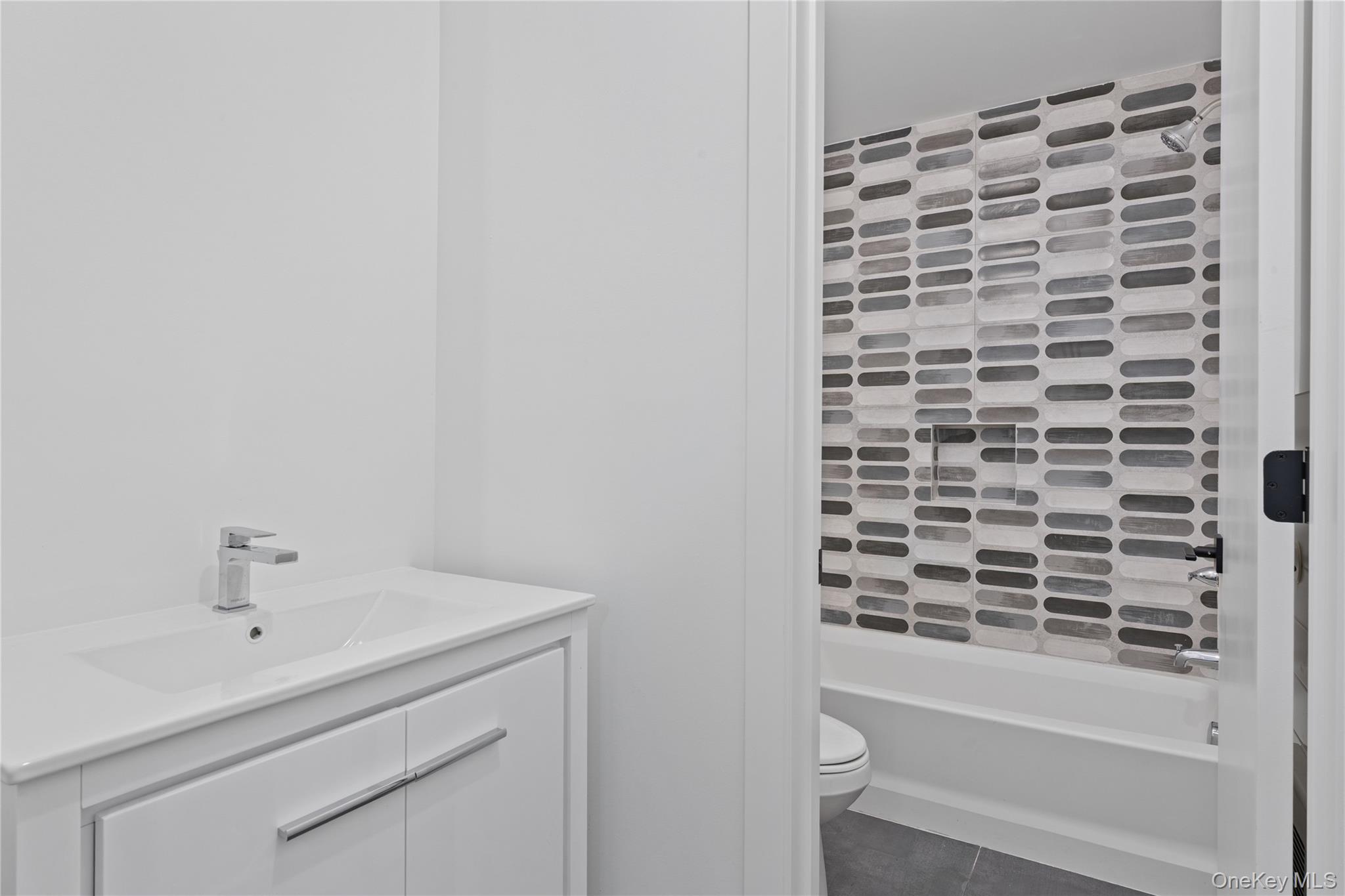 40 Singer Avenue # 214, Spring Valley, NY 10977