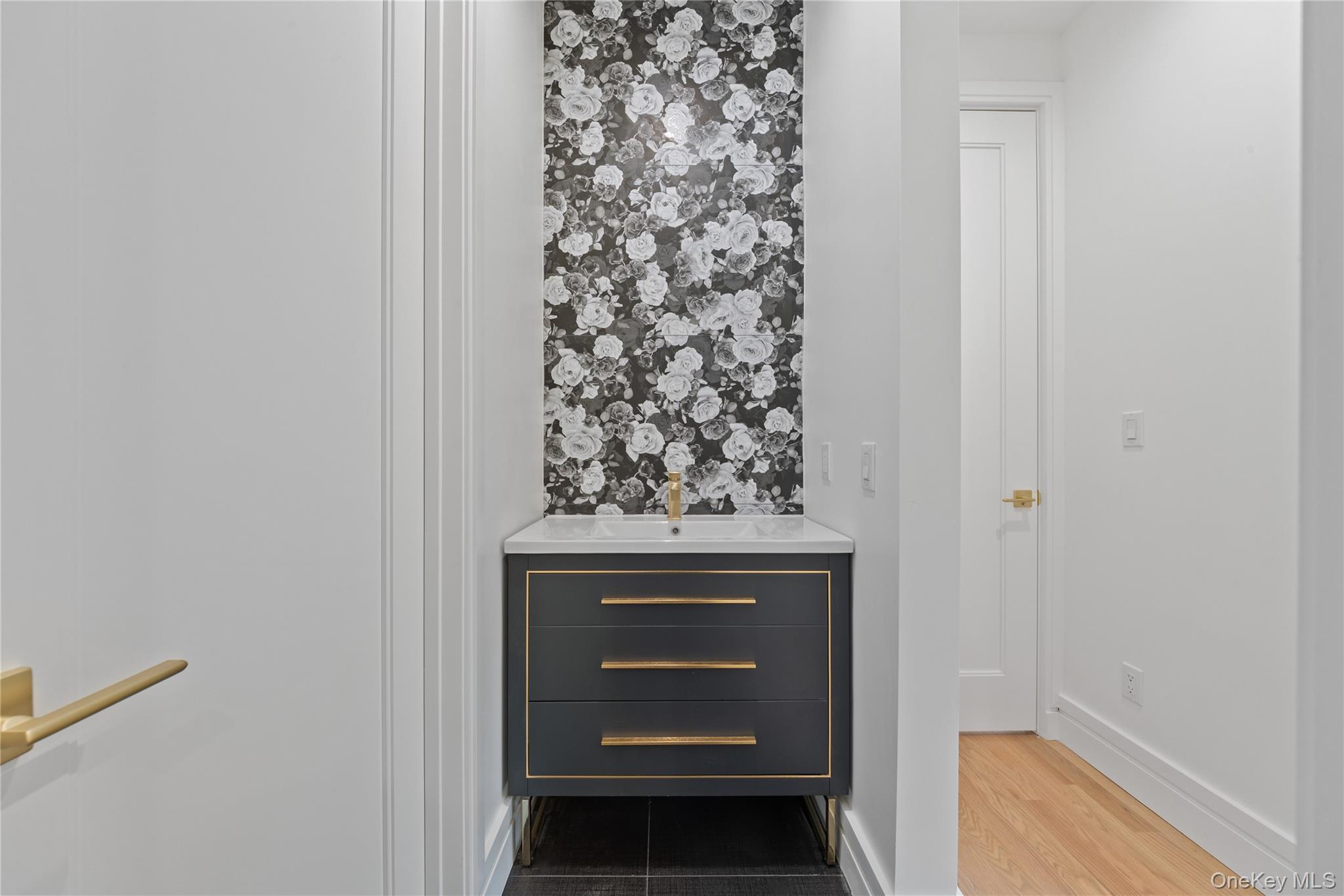 40 Singer Avenue # 214, Spring Valley, NY 10977