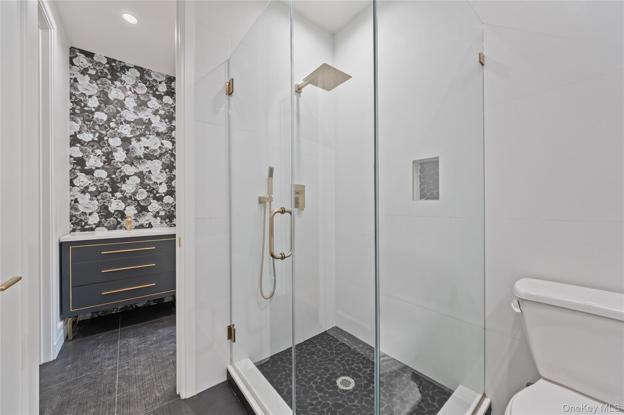 40 Singer Avenue # 214, Spring Valley, NY 10977