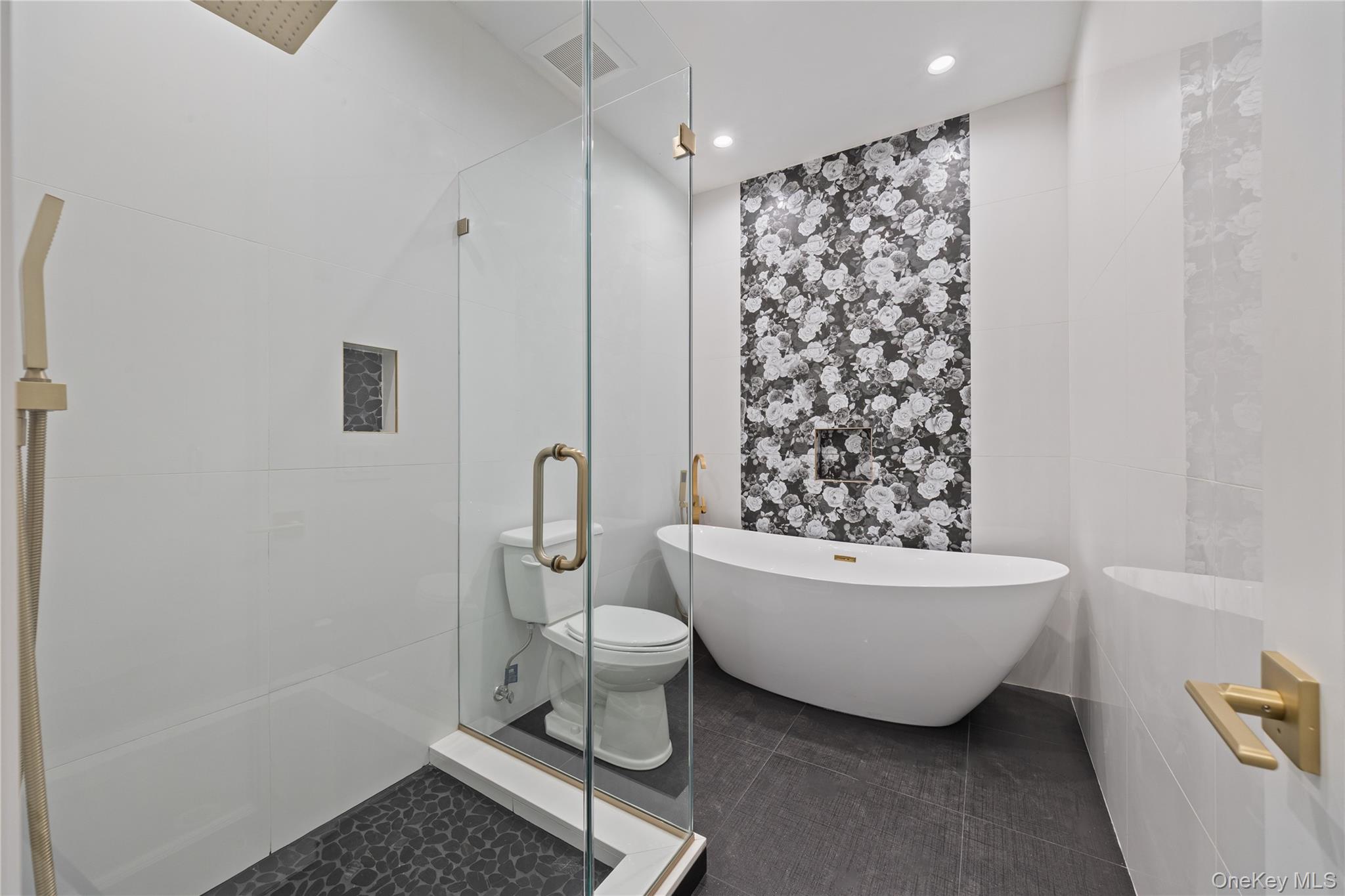 40 Singer Avenue # 214, Spring Valley, NY 10977