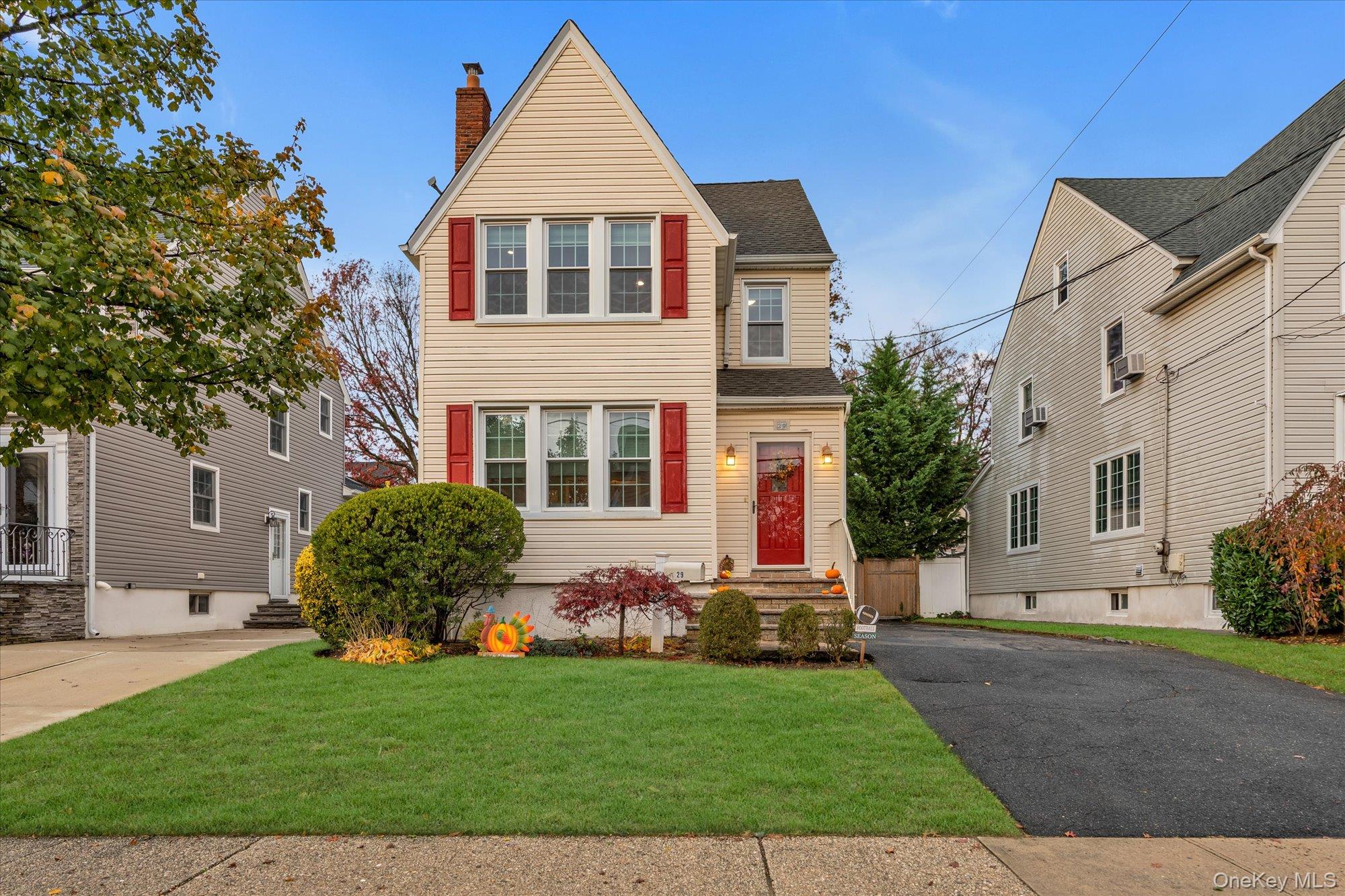 29 Orleans Road, Valley Stream, NY 11581