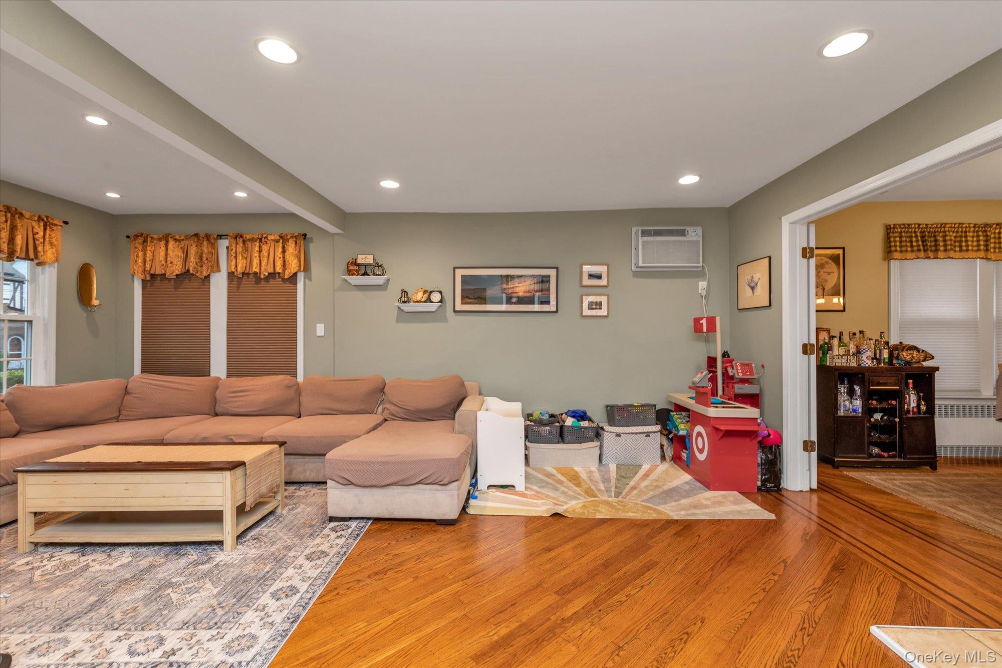 29 Orleans Road, Valley Stream, NY 11581