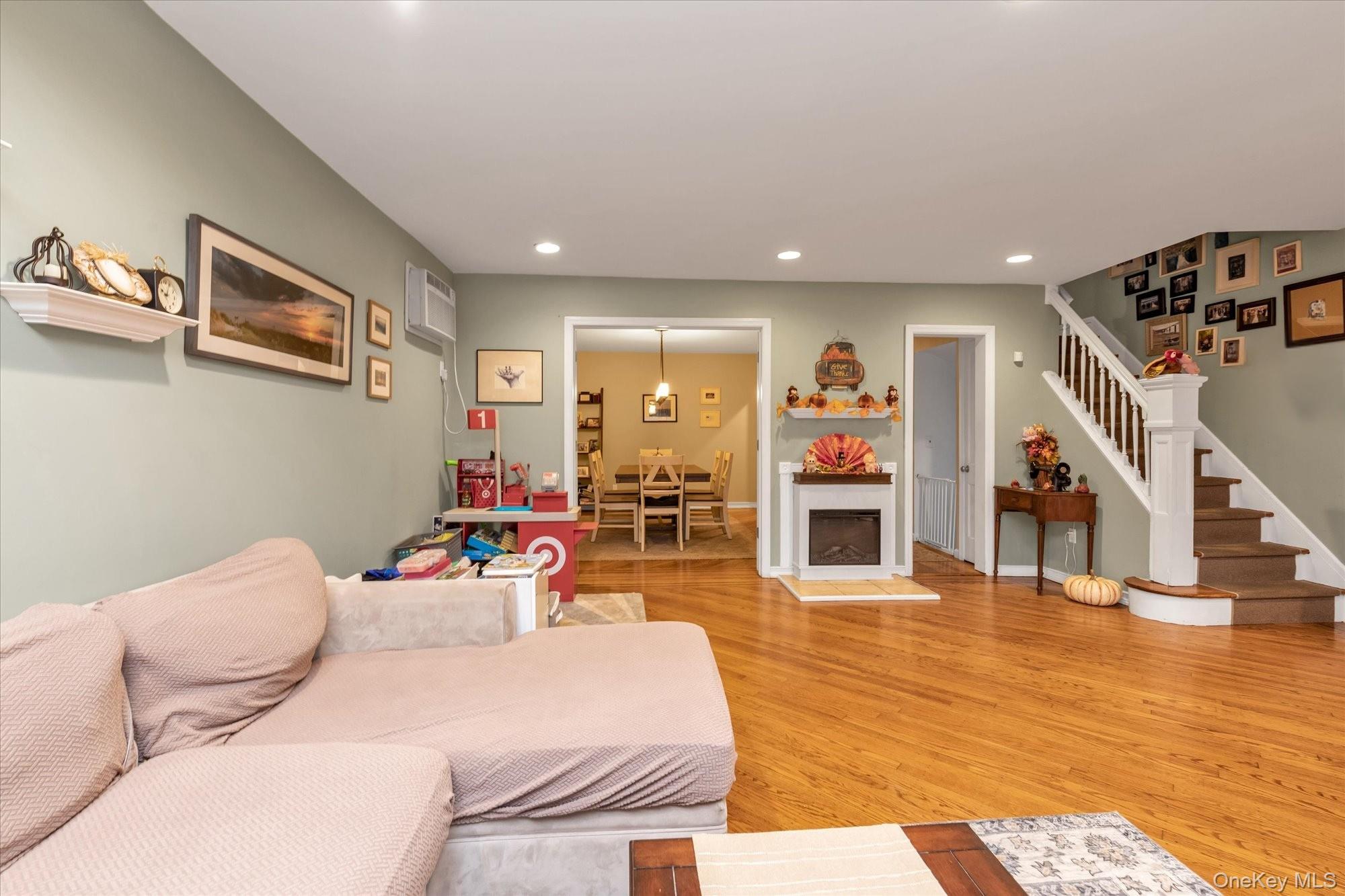 29 Orleans Road, Valley Stream, NY 11581