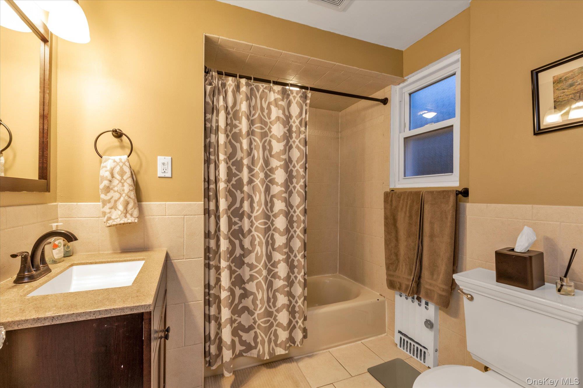 29 Orleans Road, Valley Stream, NY 11581