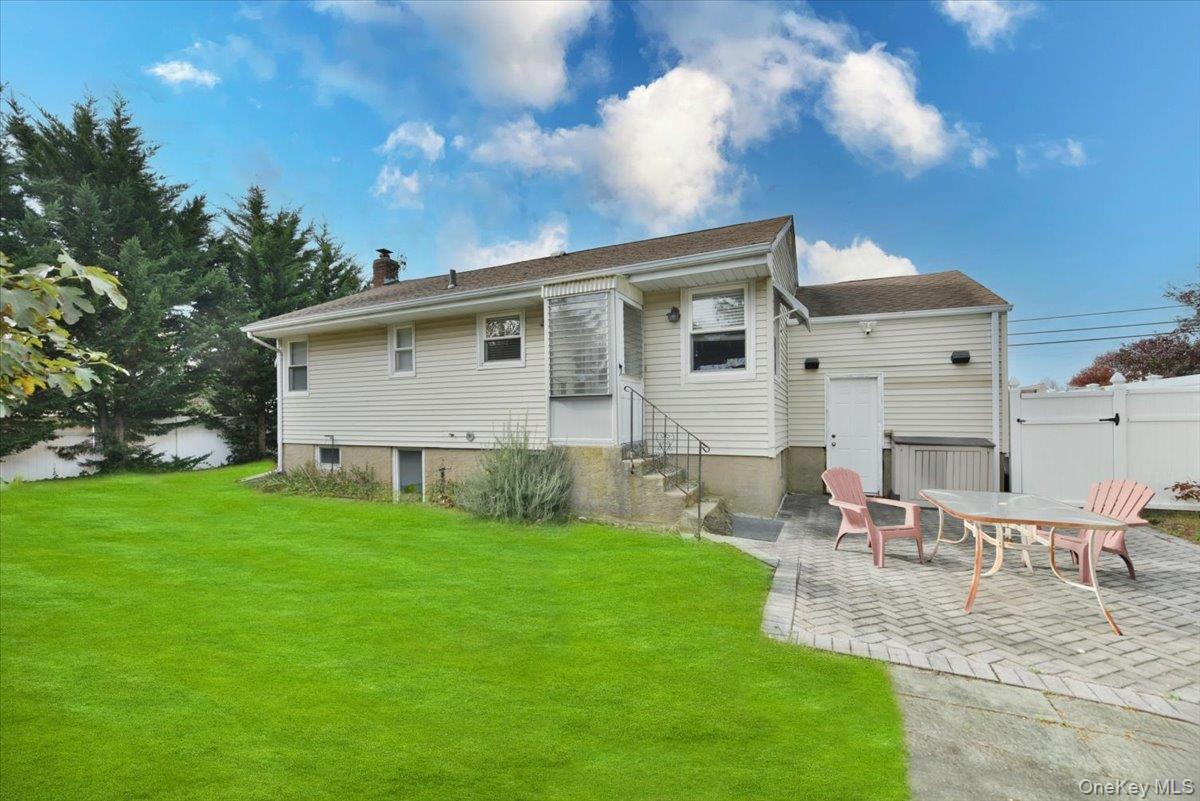 2203 Washington Street, Merrick, NY 11566